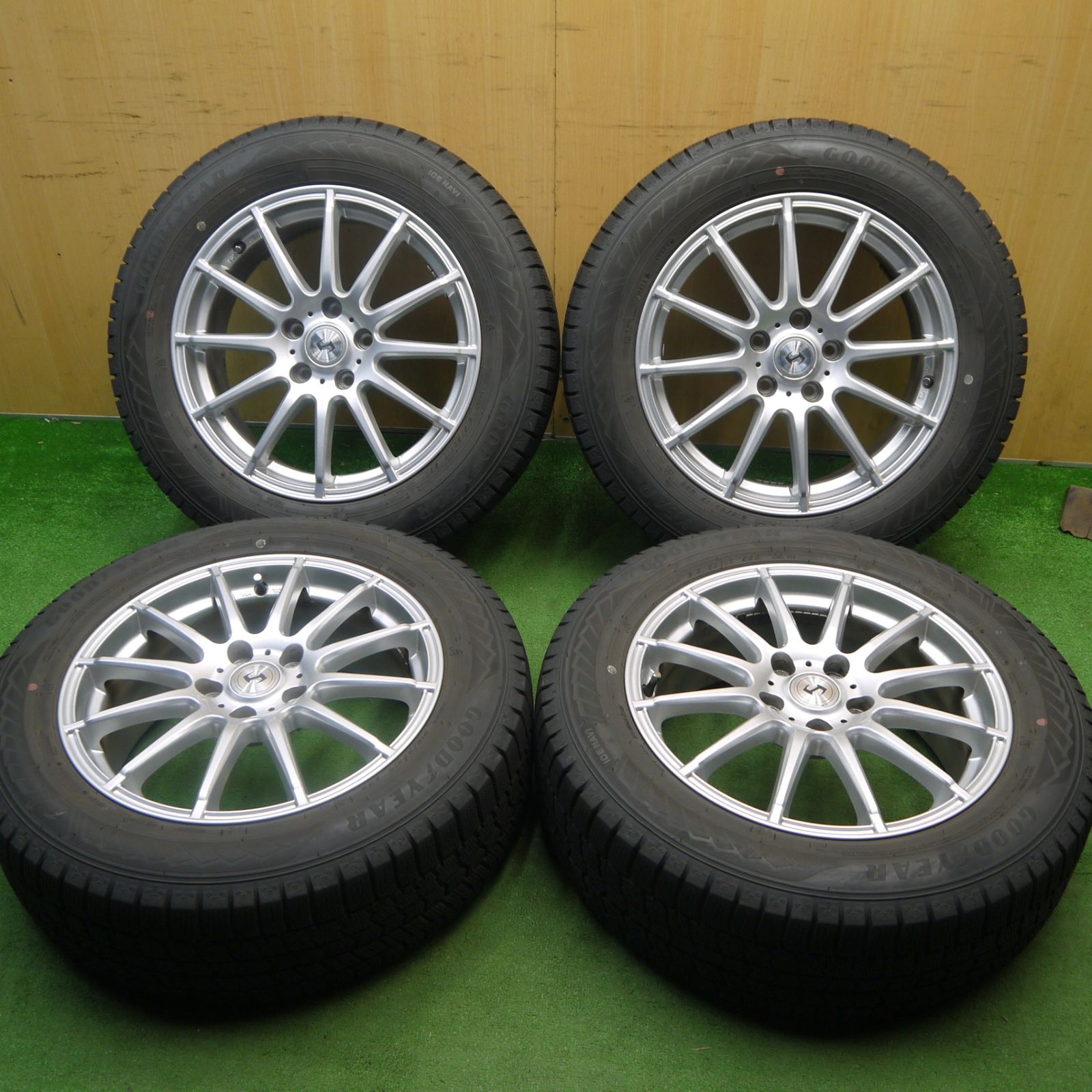 バリ溝！22年！キレイ！8.5分☆スタッドレス 215/60R17 グッドイヤー 