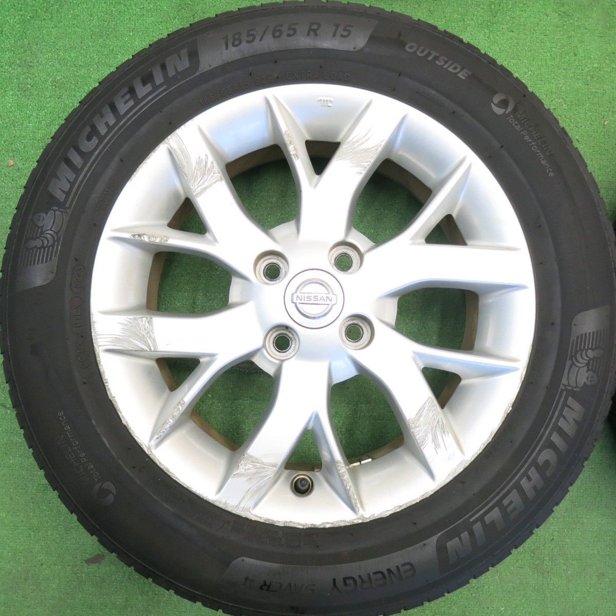 バリ溝！23年！8.5分☆日産 ノート e-power 純正 185/65R15 ミシュラン 