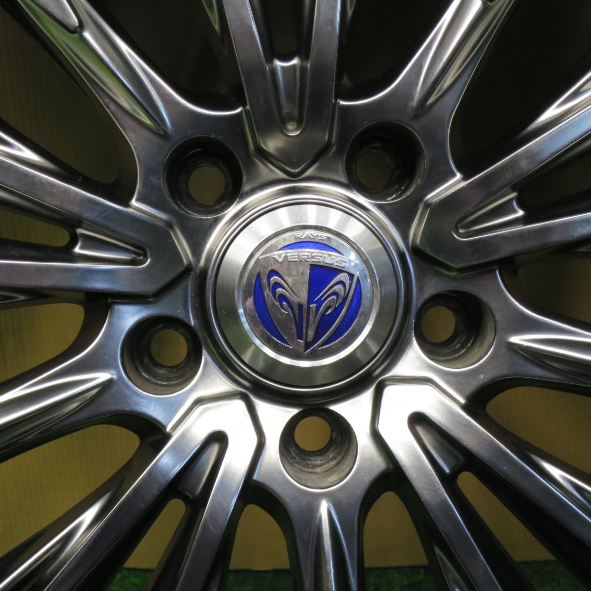バリ溝！9.5分☆RAYS VERSUS VOUGE 225/60R18 スタッドレス ダンロップ 