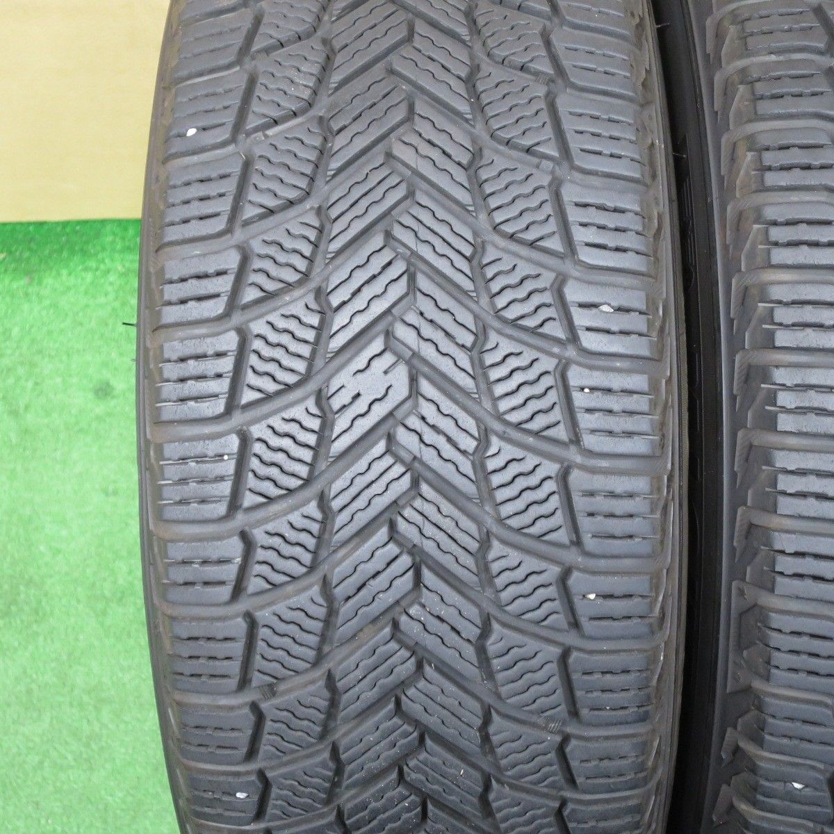 バリ溝！キレイ！8.5分アウディ Q3 F3 純正 215/65R17 スタッドレス 