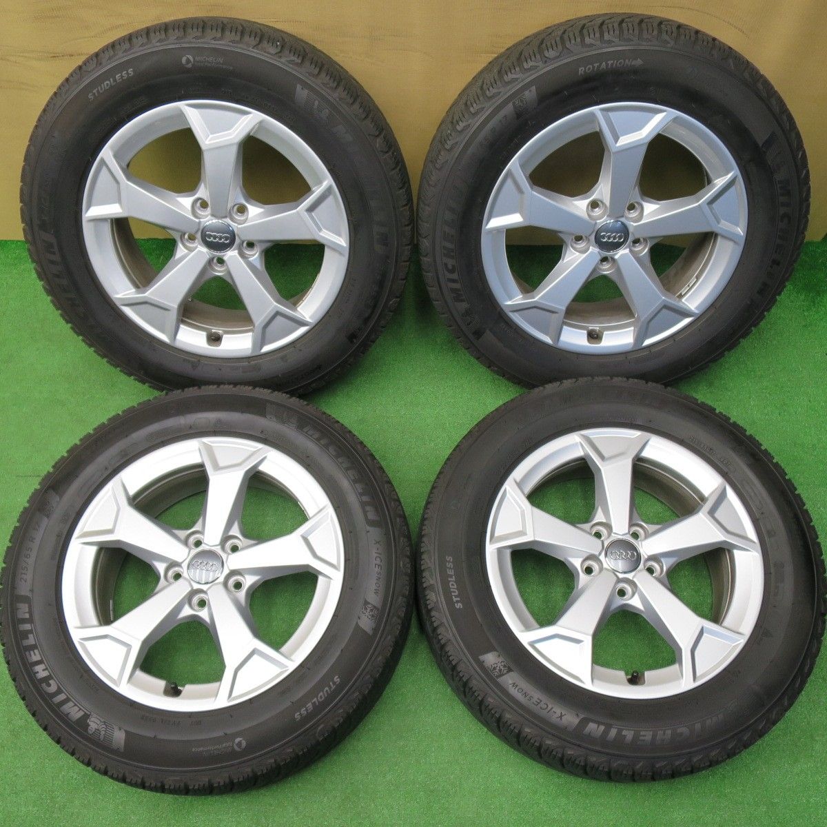 バリ溝！キレイ！8.5分☆アウディ Q3 F3 純正 215/65R17 スタッドレス 
