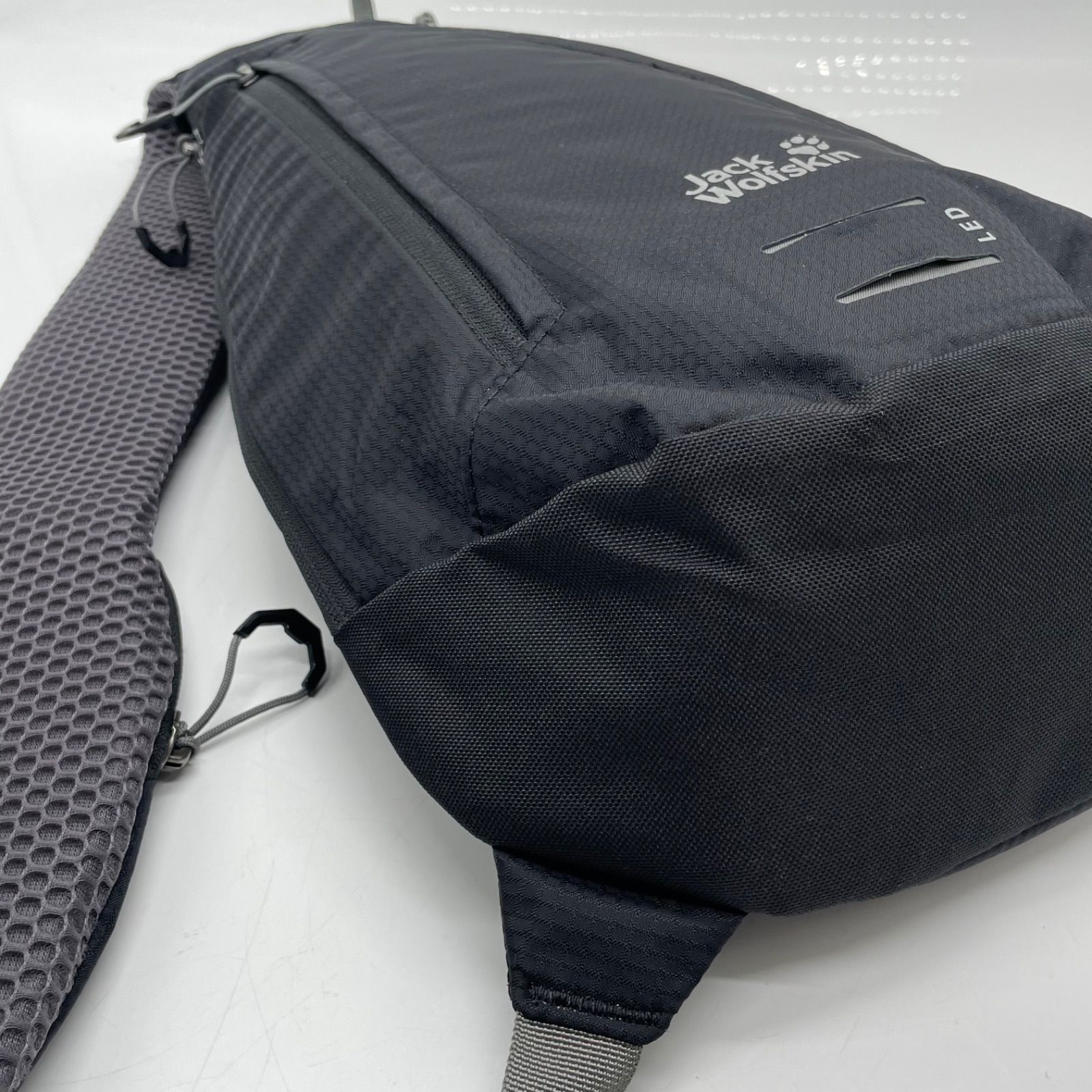 BN8536○ JACK WOLFSKIN ワンショルダーバッグ スリングバッグ 