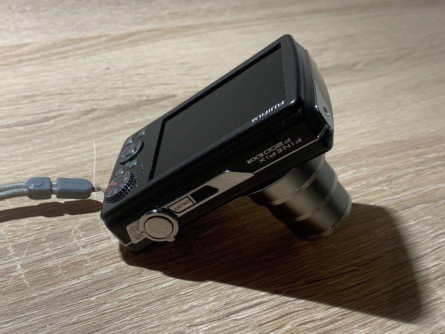0026 FUJIFILM FINEPIX F200EXR ブラック デジカメ ジャンク品【宅