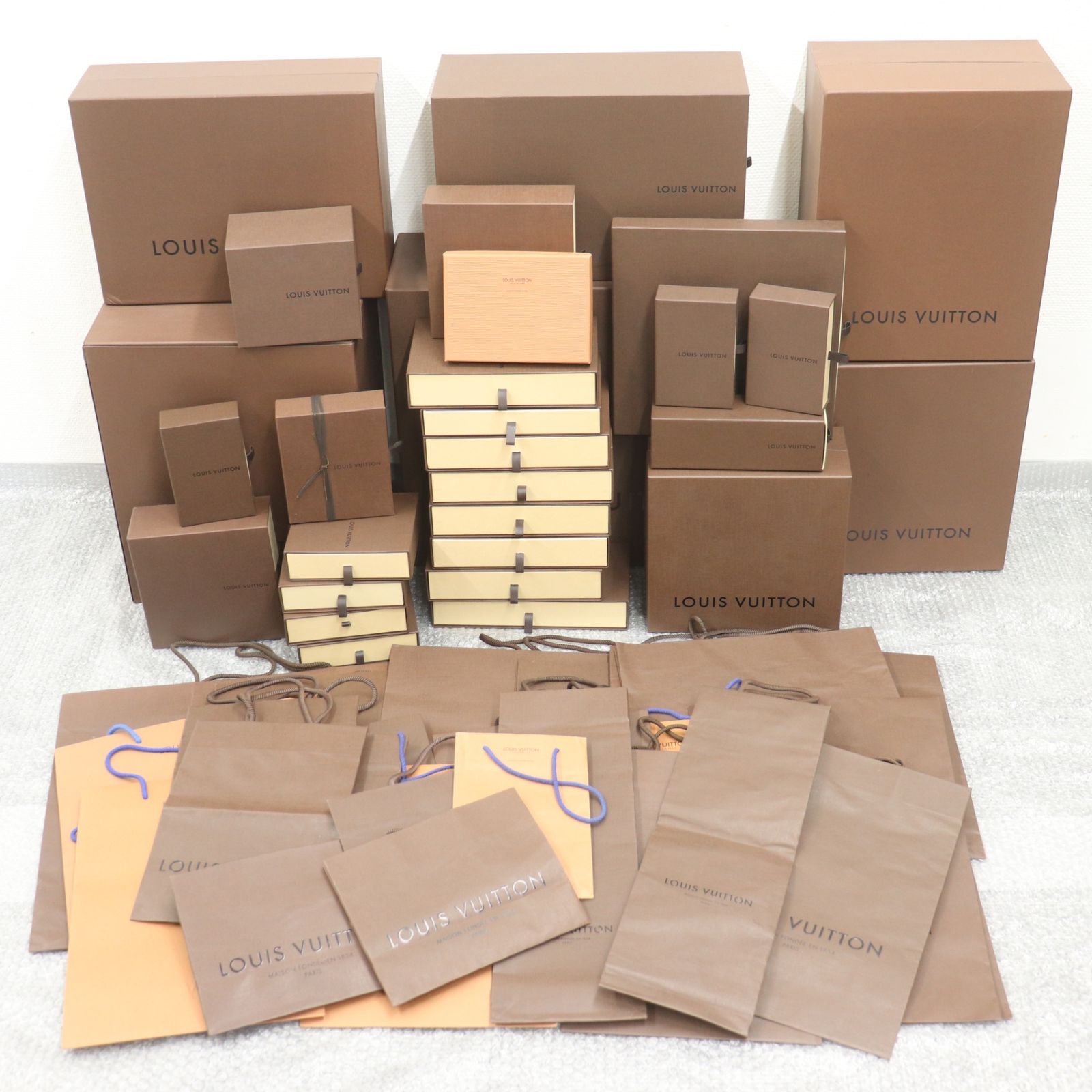 LOUIS VUITTON 180点以上　未使用 紙袋 箱 ポスター ITRY0L20L8ES LOUIS VUITTON ルイヴィトン BOX 空き箱 ショッパー 純正