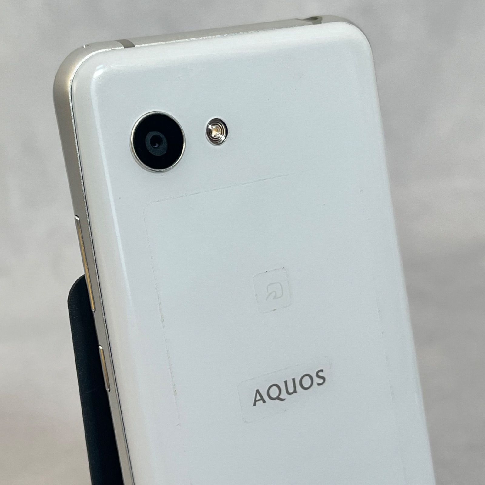 中古】AQUOS R2 compact SH-M09 白 SIMフリー - メルカリ