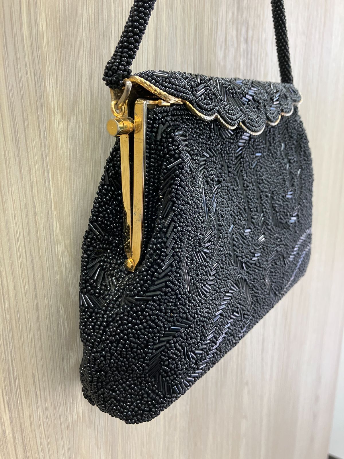 未使用　ビーズバッグ　昭和レトロ　ヴィンテージ　がま口バッグ　パーティーバッグ ヴィンテージ】香港製 レトロ ビーズバッグ 花柄 がま口 パーティー 訳