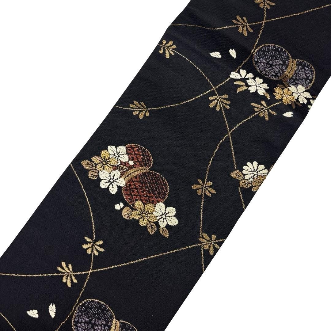 名古屋帯 瓢箪に花模様 金糸 黒色 O-6206 名古屋帯 瓢箪に花模様 金糸 黒色 O-6206 - メルカリ