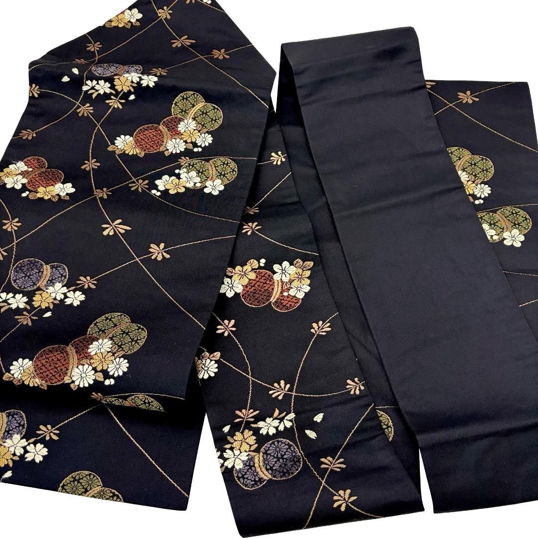 名古屋帯 瓢箪に花模様 金糸 黒色 O-6206 名古屋帯 瓢箪に花模様 金糸 黒色 O-6206 - メルカリ