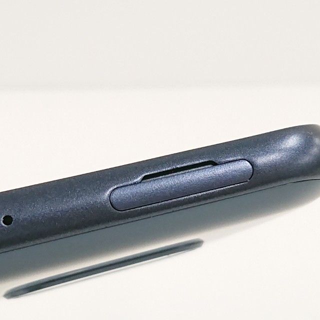 らくらくスマートフォン F-53E ドコモ ネイビー 送料無料 本体 c19105
