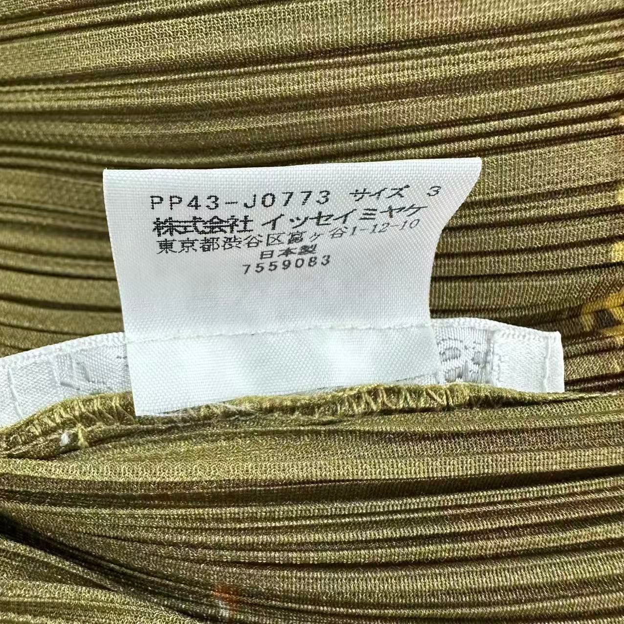 レア 新品同様 ISSEY MIYAKE イッセイミヤケ PLEATSPLEASE プリーツプリーズ カーディガン トップス 動物柄 メリーゴーランド ブラック サイズ3 ISSEY MIYAKE - レア 新品同様 ISSEY MIYAKE イッセイミヤケ