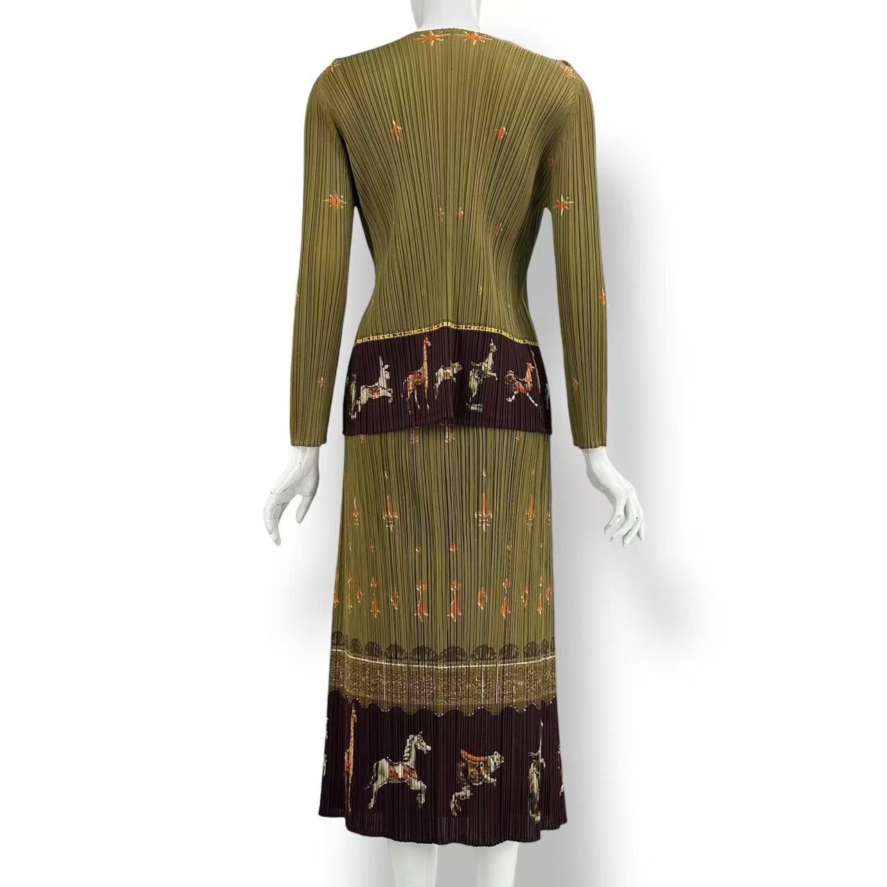 新品同様 ISSEY MIYAKE イッセイミヤケ PLEATS PLEASE プリーツプリーズ トップス カーディガン サイズ3 グリーン 新品同様 ISSEY MIYAKE イッセイミヤケ PLEATS PLEASE プリーツ