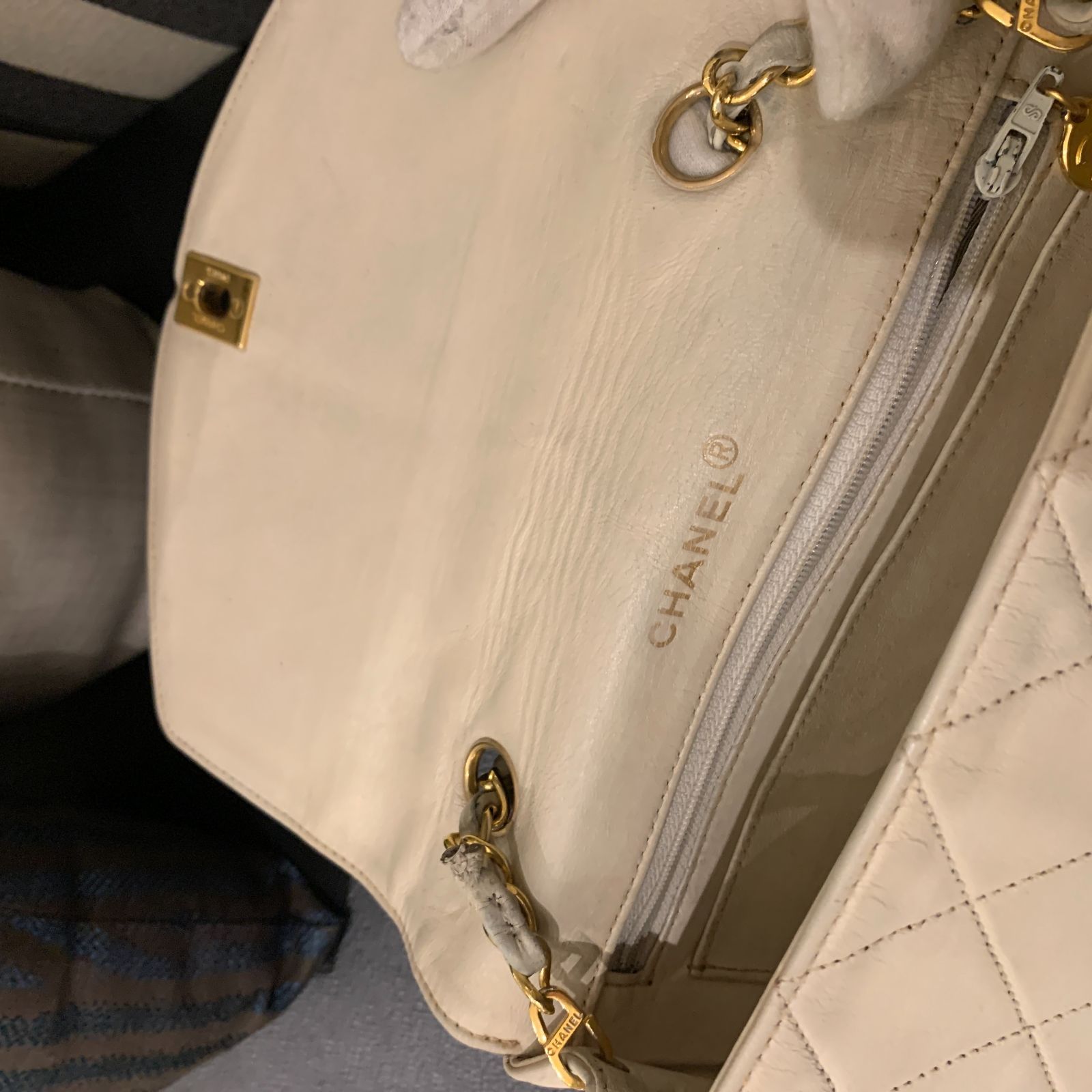 ◎本物 美品 chanel ダイアナ22cm ラムスキン 白シャネル マトラッセ 