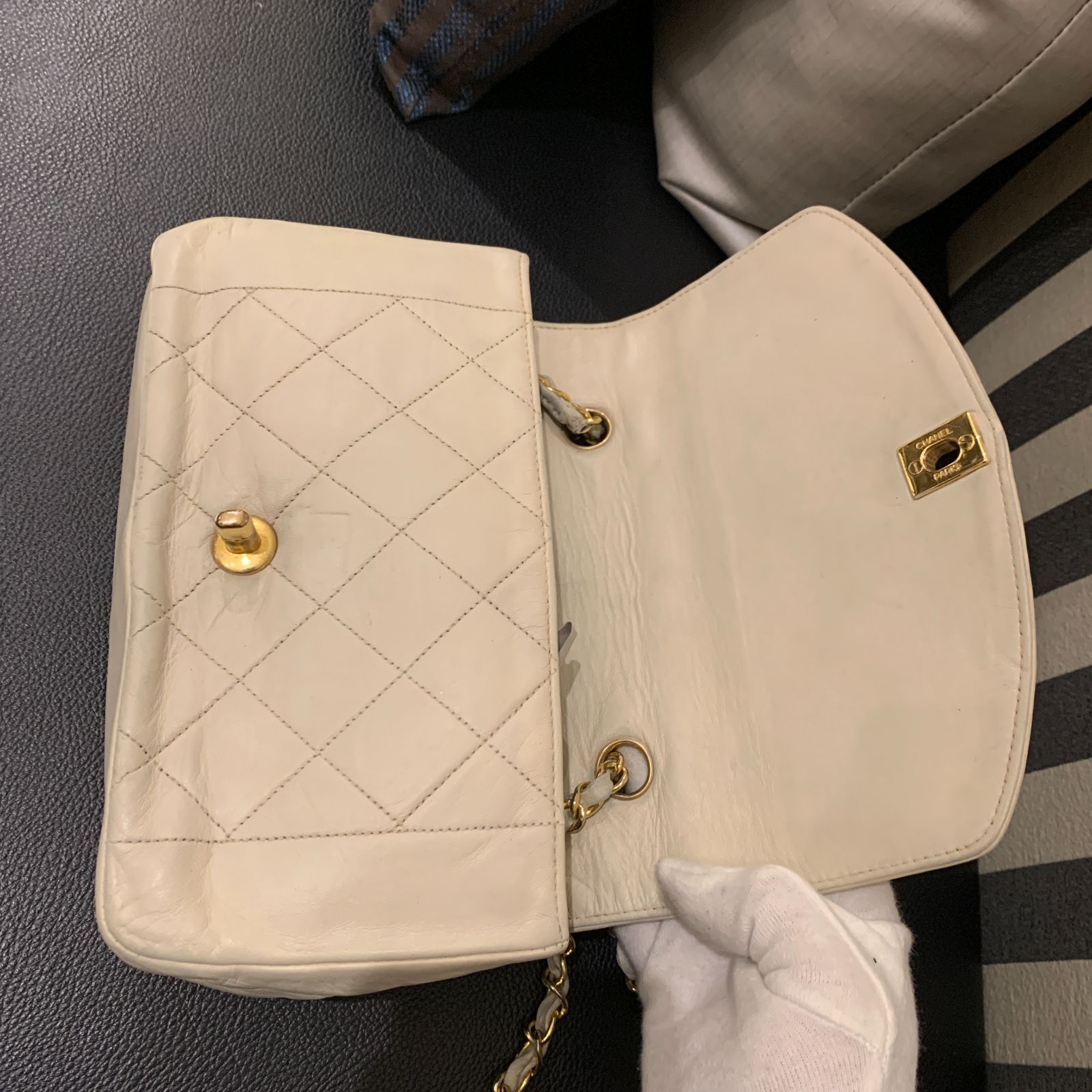 ◎本物 美品 chanel ダイアナ22cm ラムスキン 白シャネル マトラッセ 
