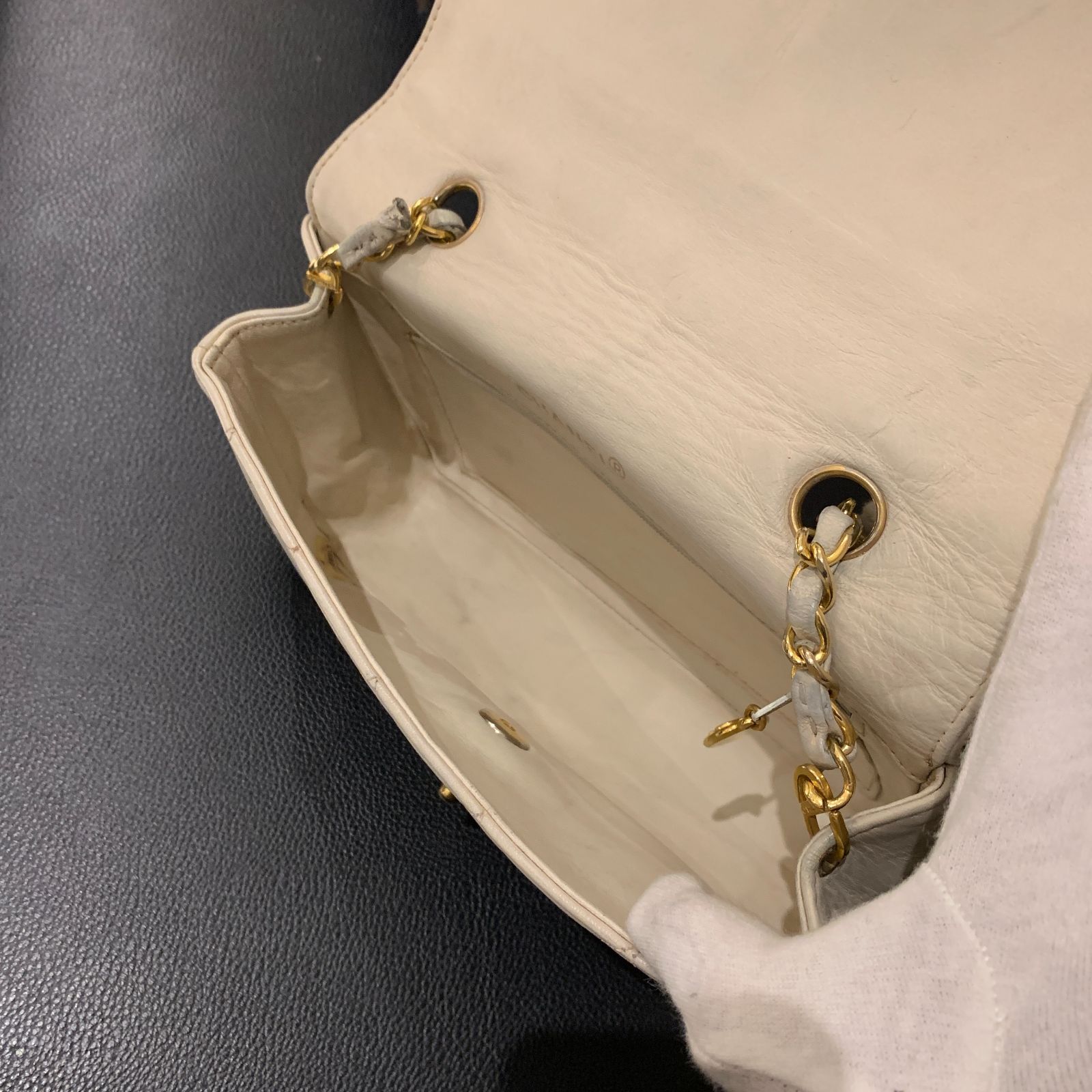 ◎本物 美品 chanel ダイアナ22cm ラムスキン 白シャネル マトラッセ 
