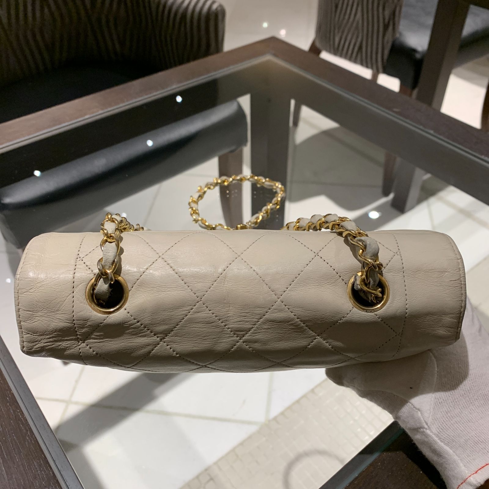 ◎本物 美品 chanel ダイアナ22cm ラムスキン 白シャネル マトラッセ 