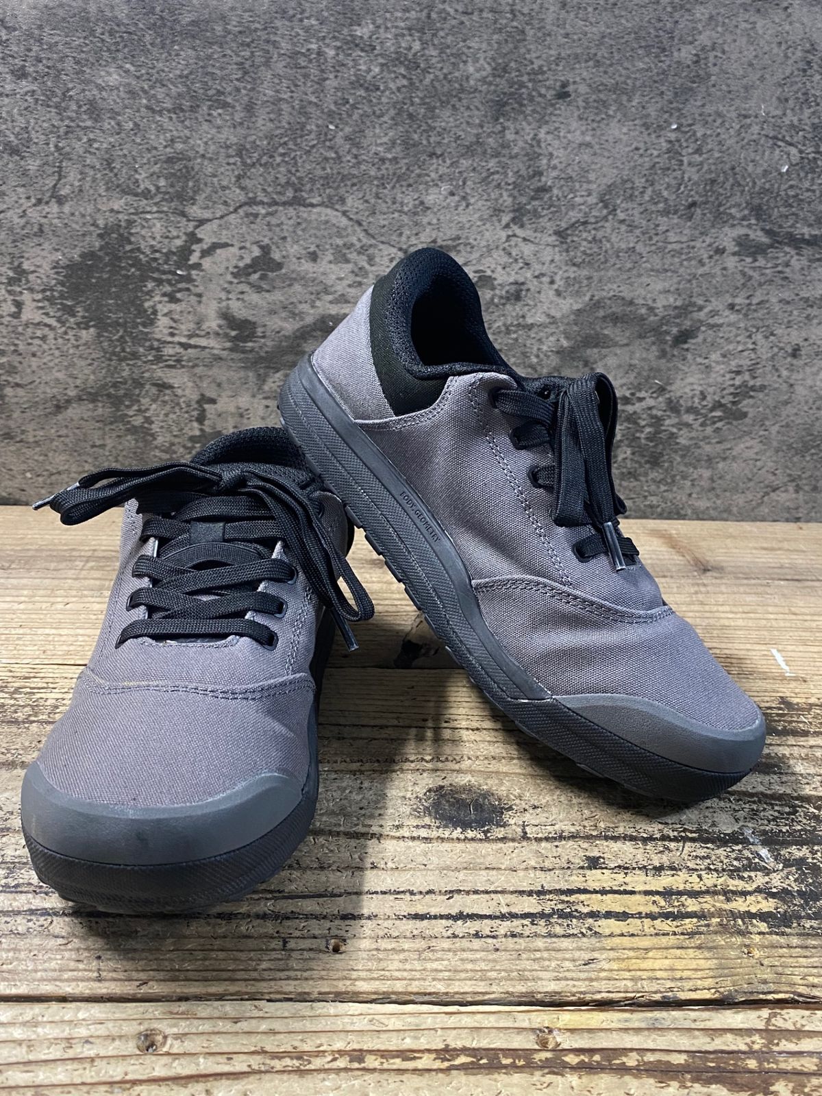 KC014 スペシャライズド SPECIALIZED 2FO Roost Canvas フラットシューズ 茶 黒 EU41