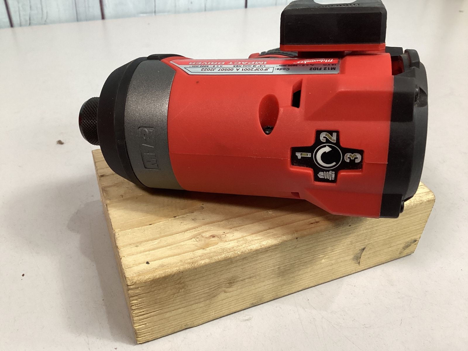 【中古】ミルウォーキー Milwaukee M12FID2-OX インパクトドライバー 12V ケース付き ◇ミルウォーキーツール(Milwaukee) M12 FUEL インパクトドライバー