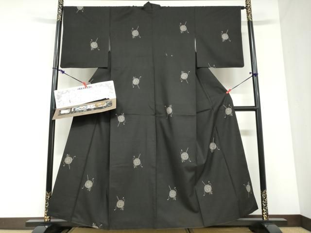 平和屋着物●本場大島紬　古代染色純泥染　9マルキ　地空き　でんでん太鼓　さが美扱い　証紙付き　正絹　逸品　DABC2936ud 平和屋着物○本場大島紬 古代染色純泥染 9マルキ 地空き でんでん太鼓