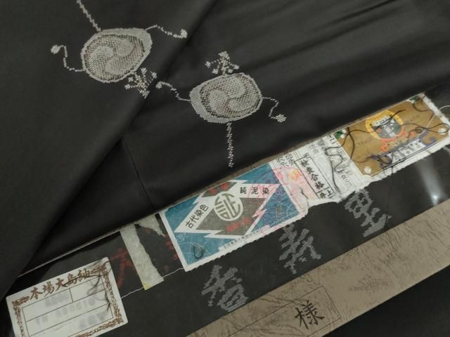 平和屋着物●本場大島紬　古代染色純泥染　9マルキ　地空き　でんでん太鼓　さが美扱い　証紙付き　正絹　逸品　DABC2936ud 平和屋着物○本場大島紬 古代染色純泥染 9マルキ 地空き でんでん太鼓