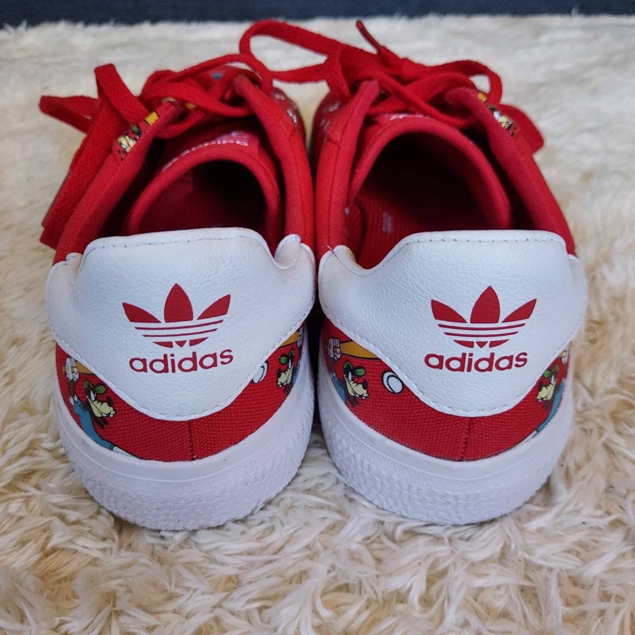 adidas アディダス スニーカー 靴 キャラクター 赤 レッド レディース 