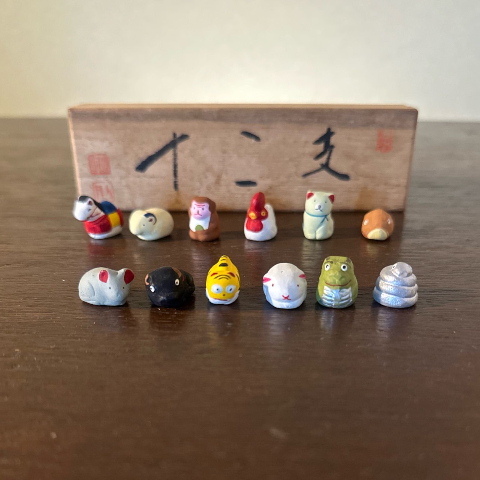 ヴィンテージ京陶人形 嵯峨 桐箱入り 十二支 豆人形 - メルカリ