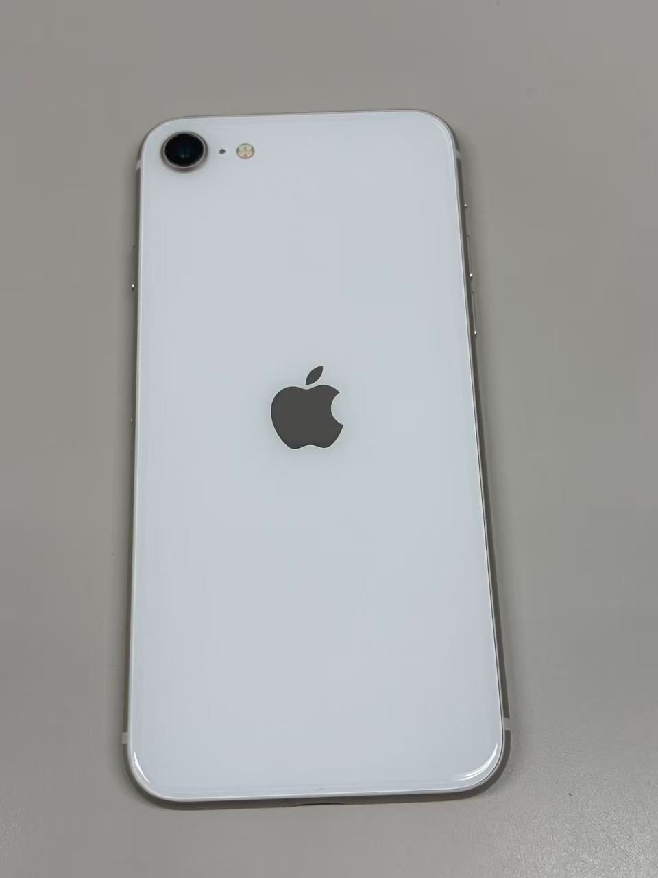 iPhone SE3 64GB スターライト SIMフリー 新品同様 - メルカリ