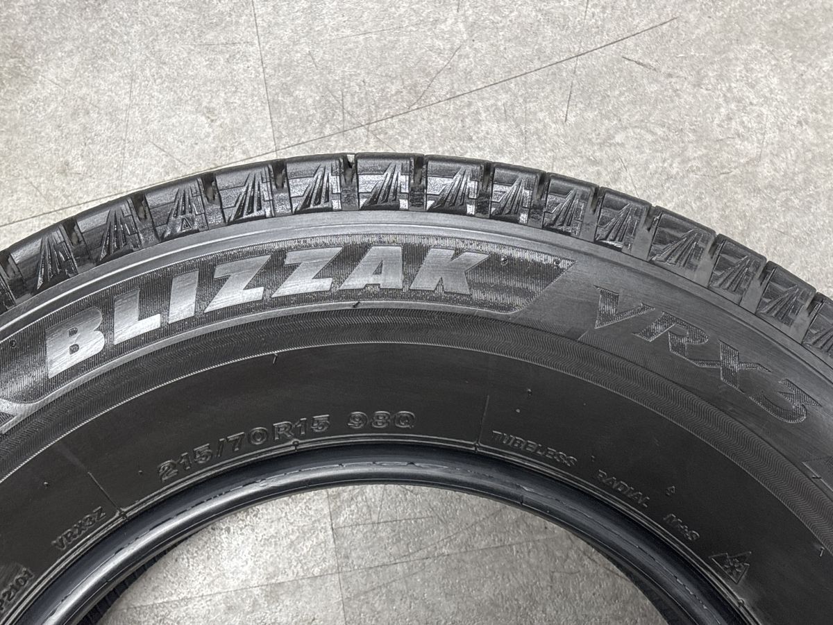 BS BLIZZAK VRX 205/70R15 15インチ スタッドレス 4本 バリ溝 ジムニーシエラ グランドハイエース フォレスター等　(VTC448)クレジットカード QRコード決済可能 ブリザック スズキ ジムニーシエラ(74系)用 215/70R16 100Q