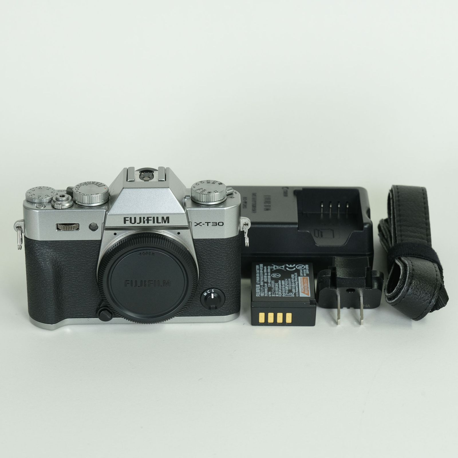 相談中:良品シャッター数6205回　FUJIFILM X-T30 [ボディ シルバー] 富士フイルム FUJIFILM X-T30 ボディ [シルバー] 価格比較 - 価格.com