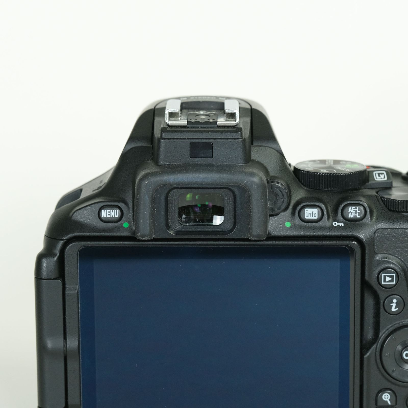 美品 | シャッター数15,290回｜バッテリー2個付] Nikon D5600 [ボディ 