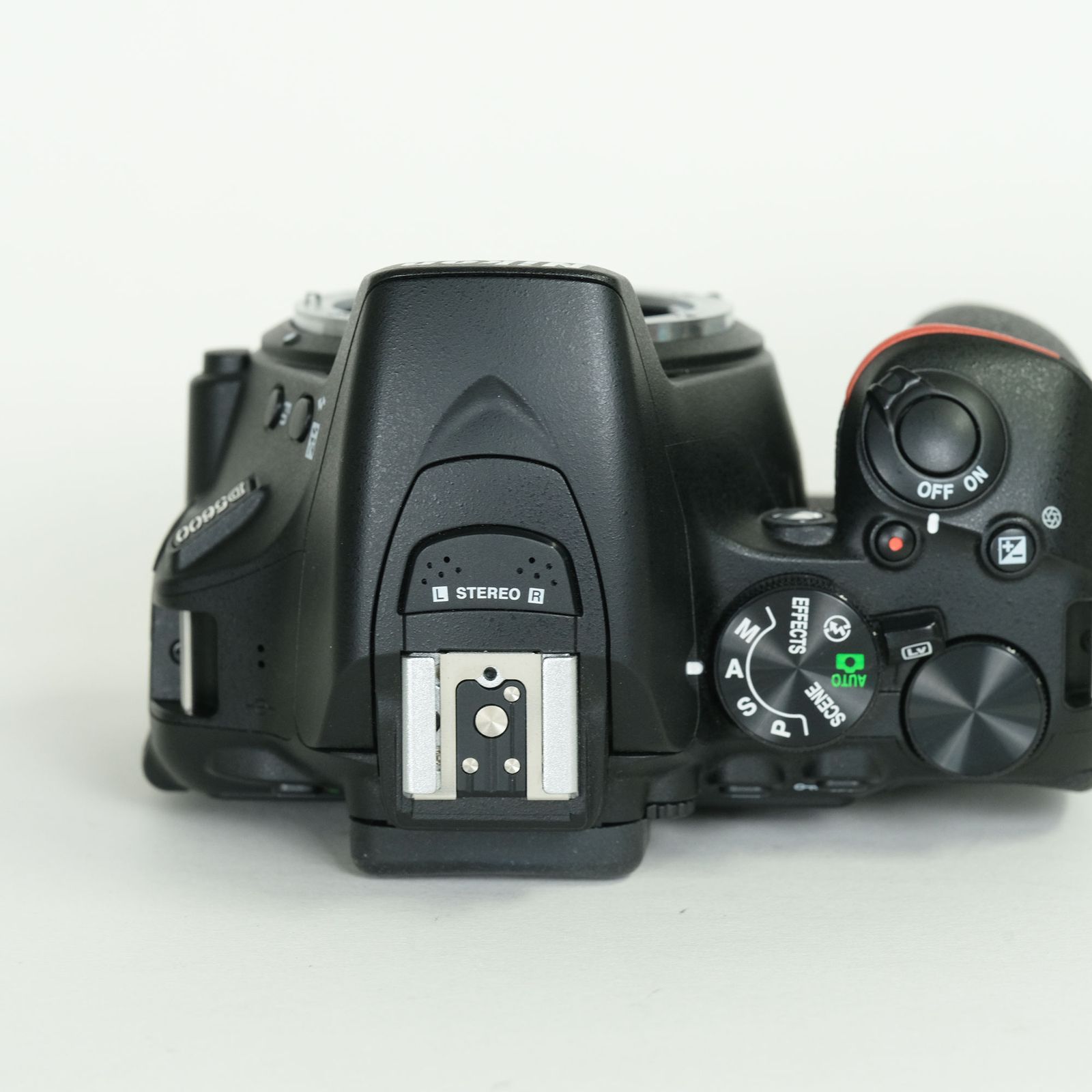 美品 | シャッター数15,290回｜バッテリー2個付] Nikon D5600 [ボディ 
