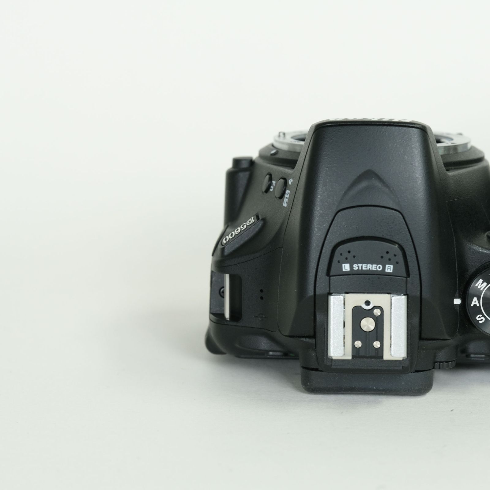 美品 | シャッター数15,290回｜バッテリー2個付] Nikon D5600 [ボディ 