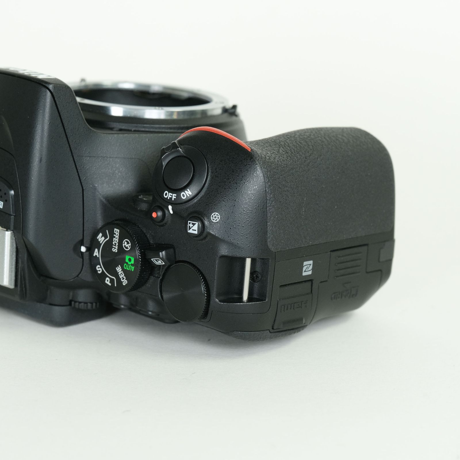 美品 | シャッター数15,290回｜バッテリー2個付] Nikon D5600 [ボディ 