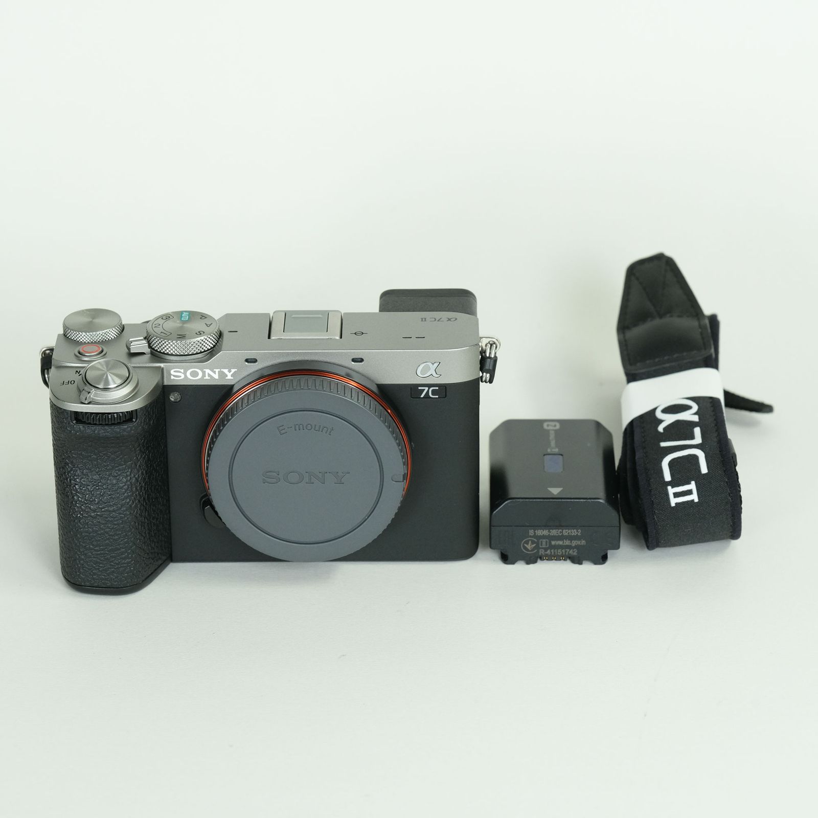 【シャッター数2,484枚！美品！！】　SONY a7c 本体のみ！ シャッター数2,484枚！美品！！】 SONY a7c 本体のみ！