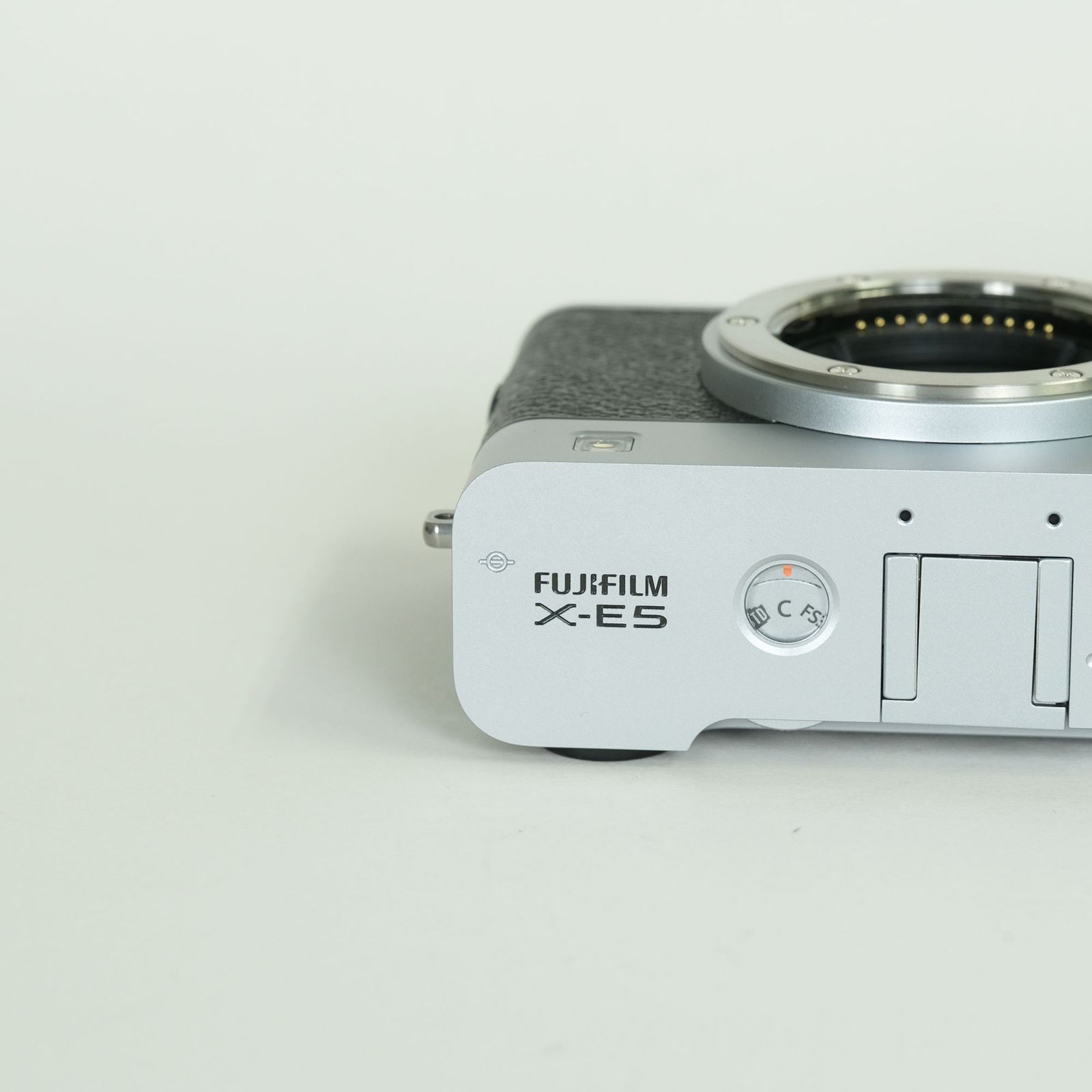 美品 | シャッター数149回] FUJIFILM X-E5 [ボディ シルバー
