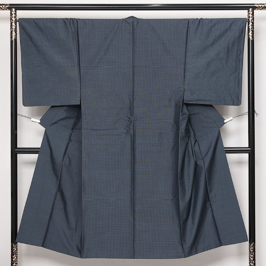 男着物 大島紬 袷 身丈142cm 裄丈68cm 正絹 Sランク インフォーマル 棒衿 Mサイズ 亀甲絣 上品 落ち着き 紺系 RP 1224-13956