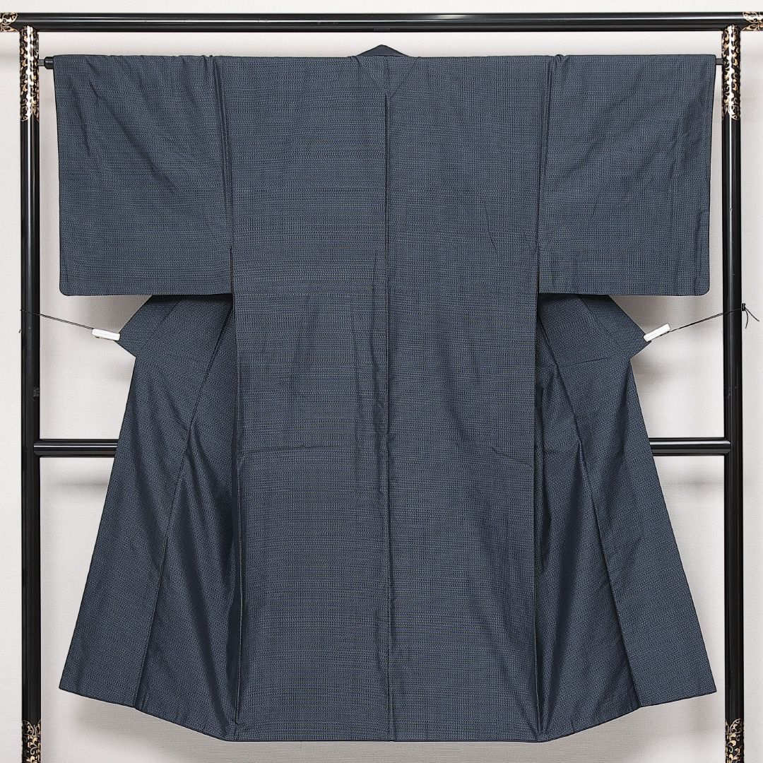 男着物 大島紬 袷 身丈137cm 裄丈66cm 正絹 Sランク インフォーマル 棒衿 Sサイズ 亀甲絣 上品 落ち着き 紺系 RP 1224-13957