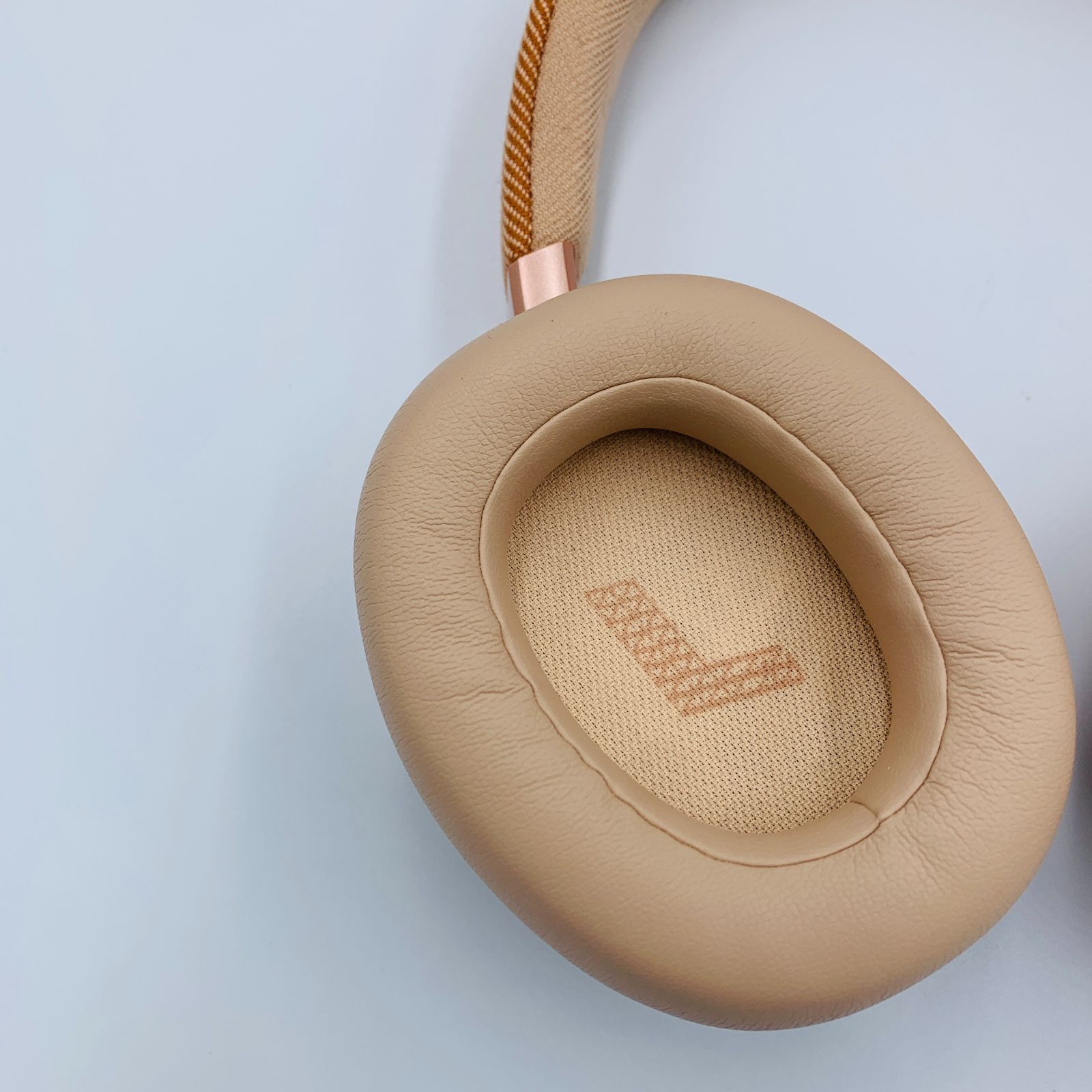 JBL LIVE 770NC ワイヤレスヘッドホン サンドストーン ベージュ