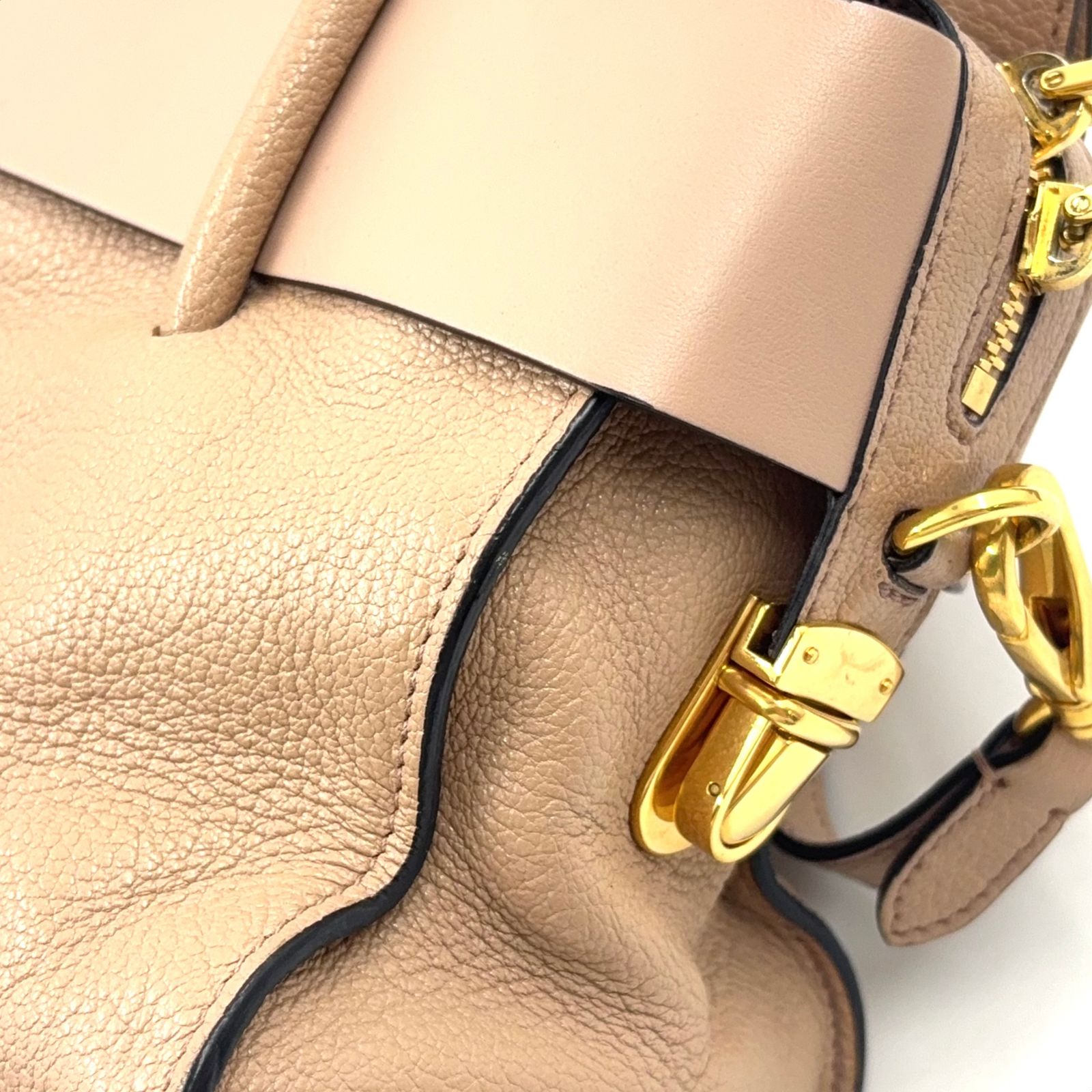 miu miu マドラス フィオッコ リボンモチーフ 2WAYショルダー レザー 