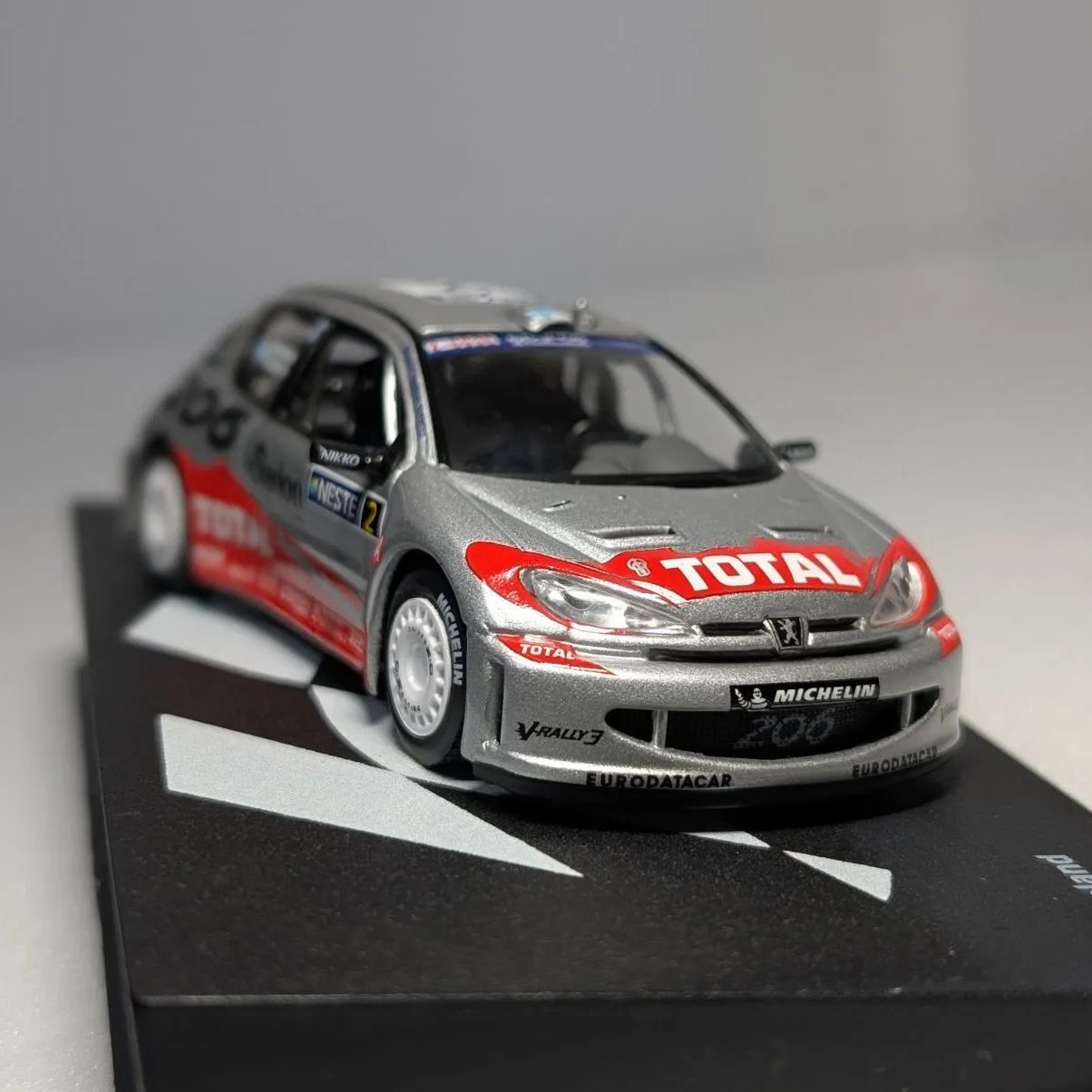1/43 プジョー 206 WRC ラリーフィンランド 2002年 デアゴスティーニ