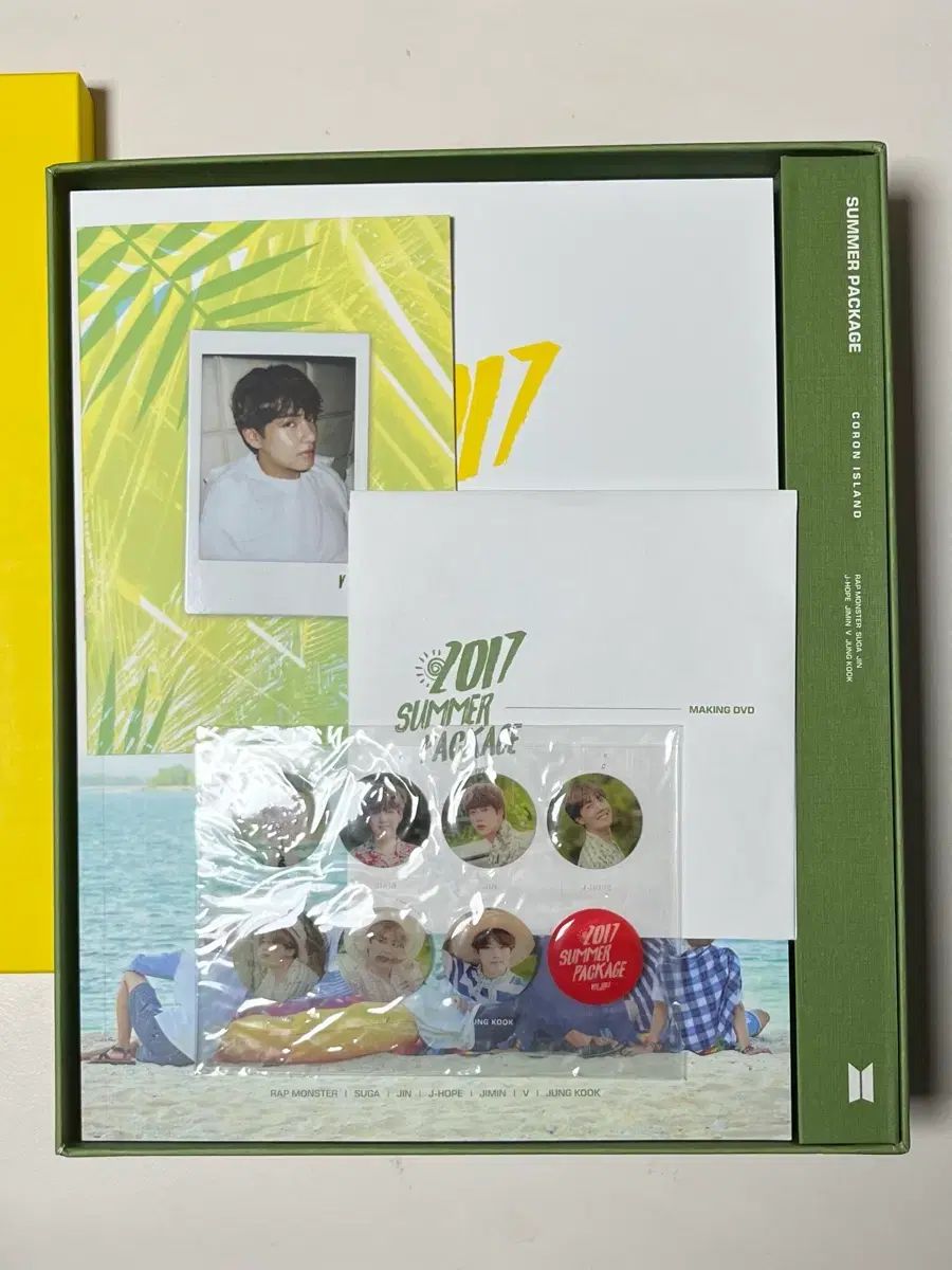 BTS サマーパッケージ2017 JINトレカ付き　(DVD日本語訳付き) Amazon.co.jp: 2017 Bts Summer Package Vol 3 / [DVD] : DVD