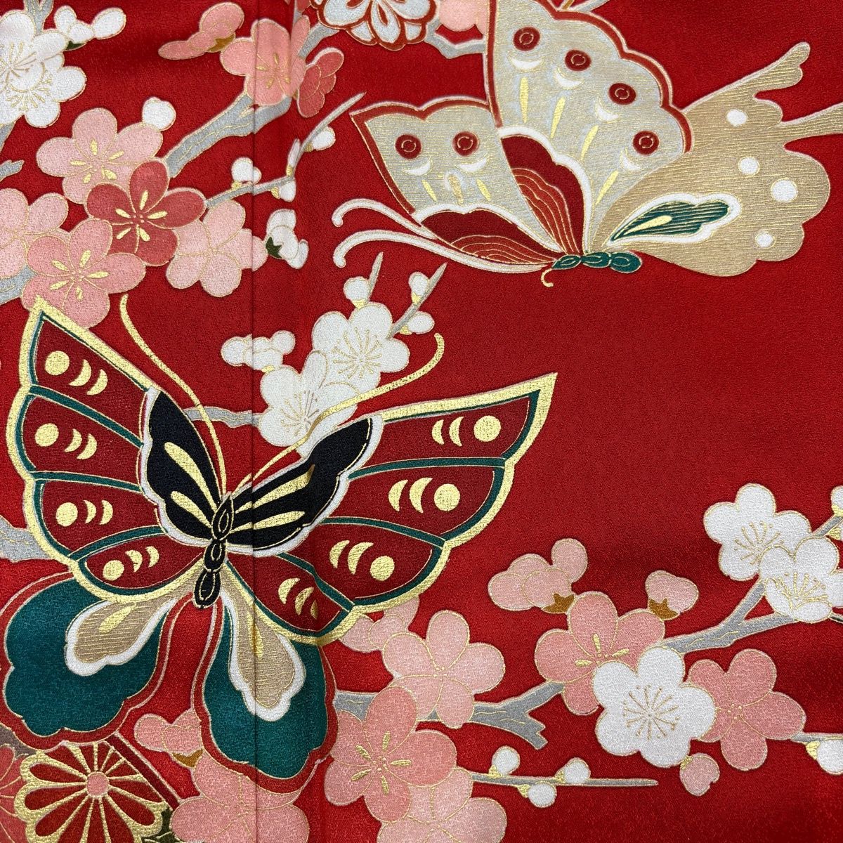 美品】 振袖 身丈156cm 裄丈62.5cm S 袷 枝梅 蝶 金彩 染め分け 赤