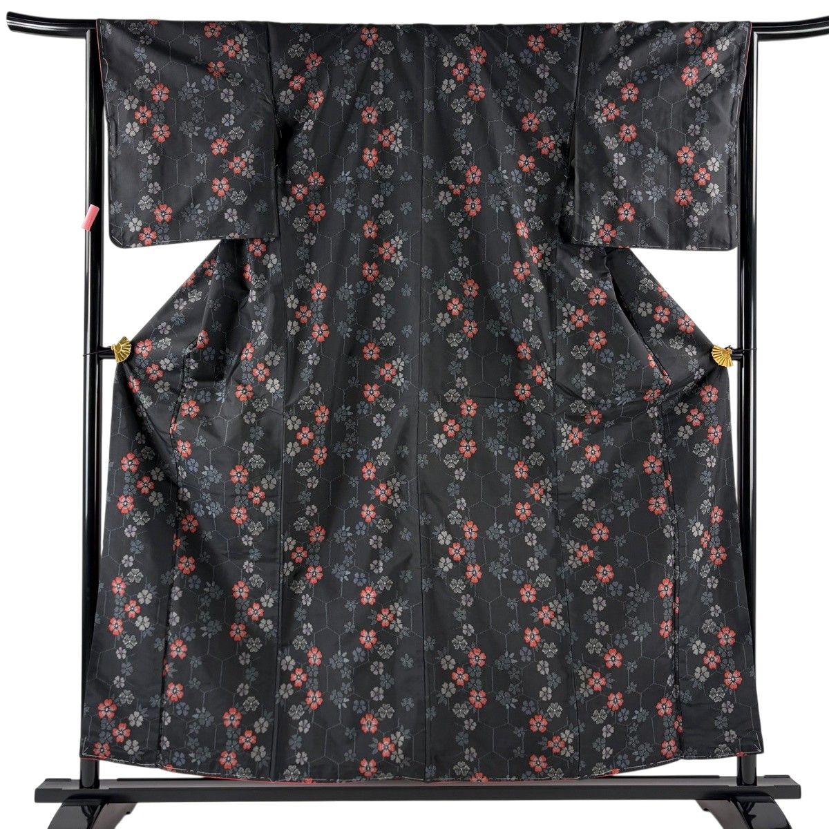紬 身丈157.5cm 裄丈66.5cm 正絹 逸品 【中古】 紬 身丈157cm 裄丈65cm M 袷 アンサンブル 桜 亀甲 黒 正絹 優品