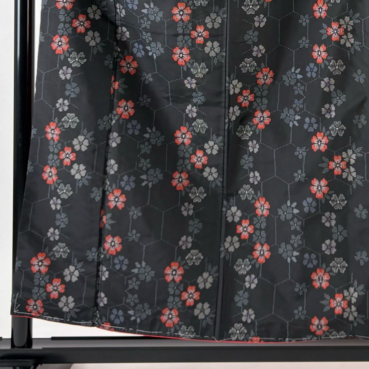 紬 身丈157cm 裄丈65cm M 袷 アンサンブル 桜 亀甲 黒 正絹 優品