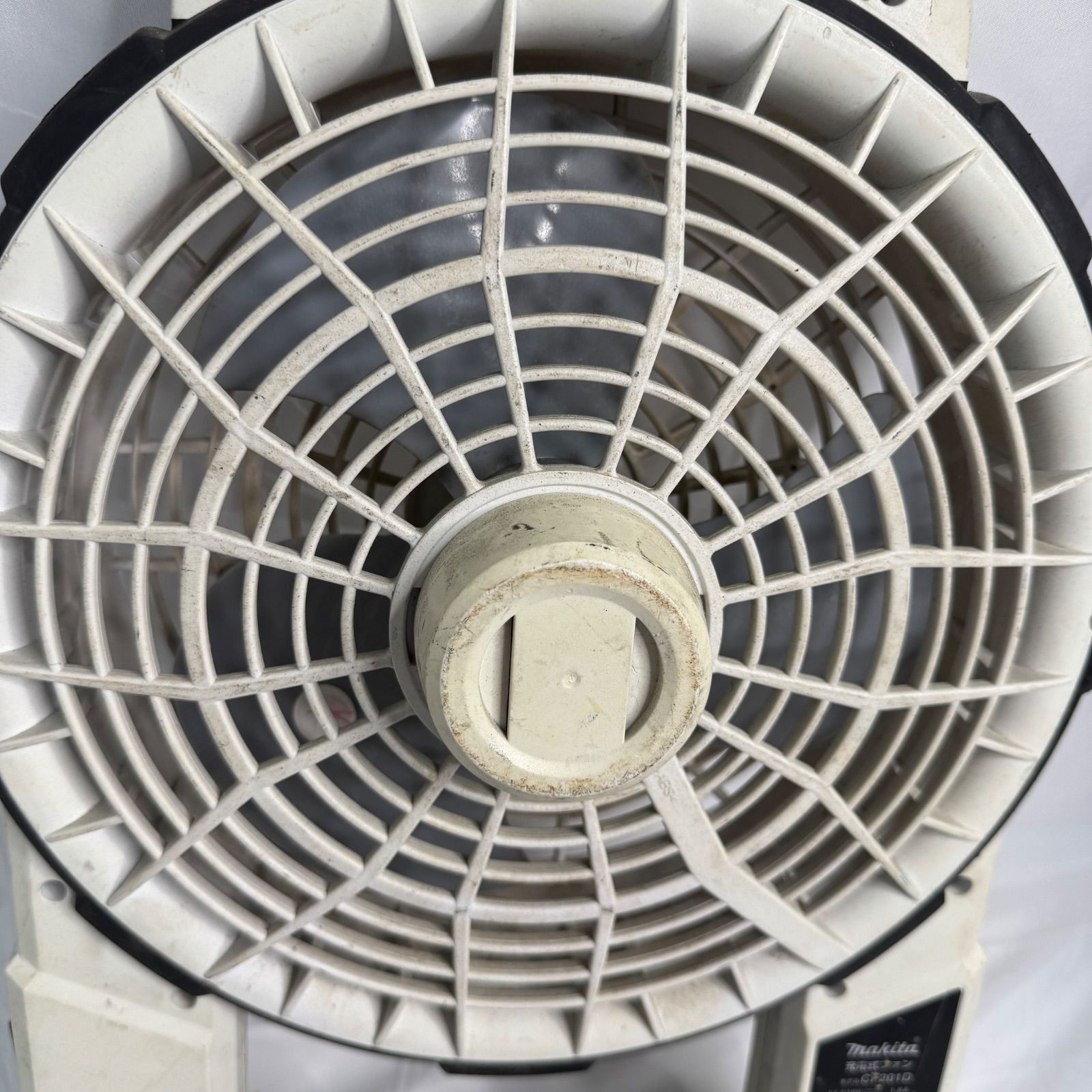 マキタ 充電式ファン CF201D 14.4V 18V対応 本体のみ 扇風機 