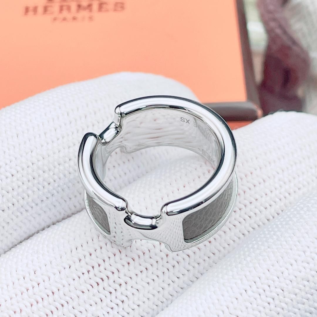 ◇エルメス◇ HERMES オランプ リング XS レザー シルバー エトゥープ ◇エルメス◇ HERMES オランプ リング XS レザー シルバー エトゥープ
