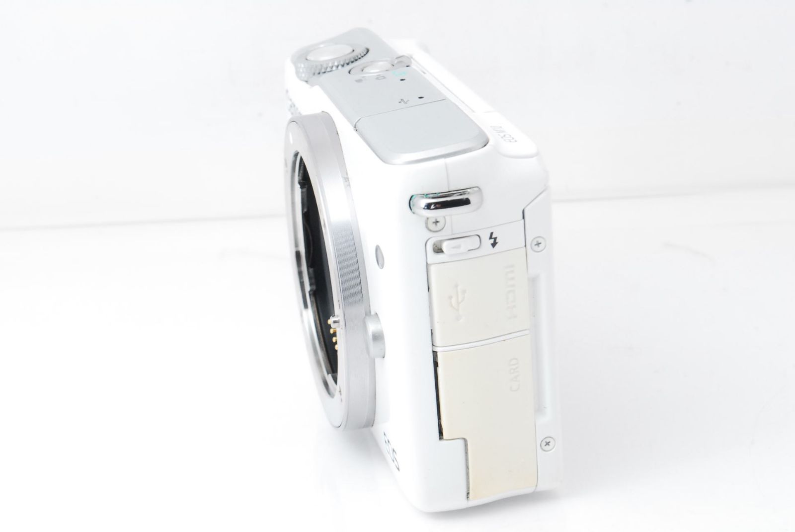 ☆WiFi機能搭載☆お洒落なホワイトカラー☆EOS M10 格安レンタル 