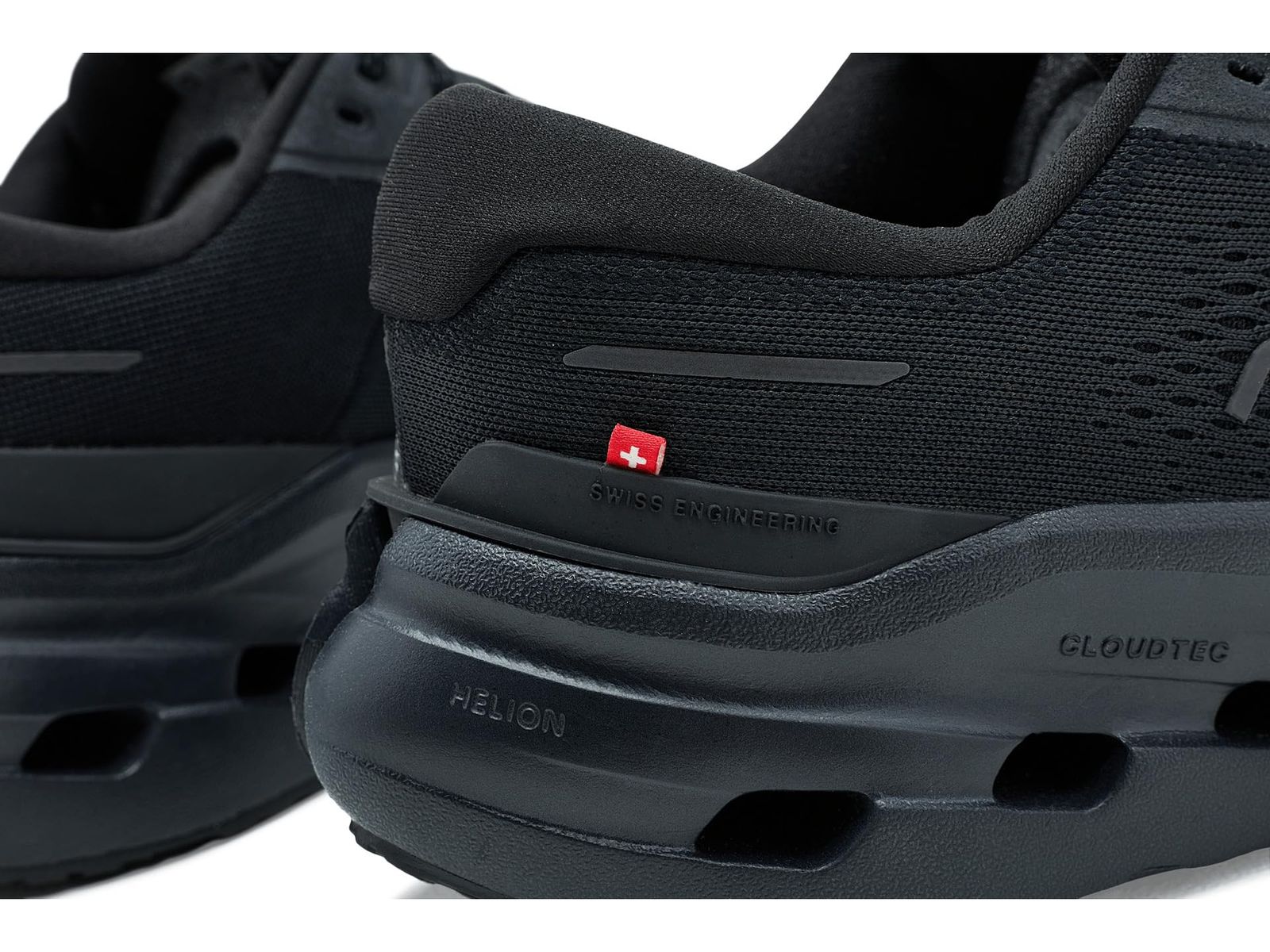 新着商品 [オン] Cloudrunner 3 メンズ ランニングシューズ Black | Black 28cm ブレない走り/安定感を追求/確かなホールド感