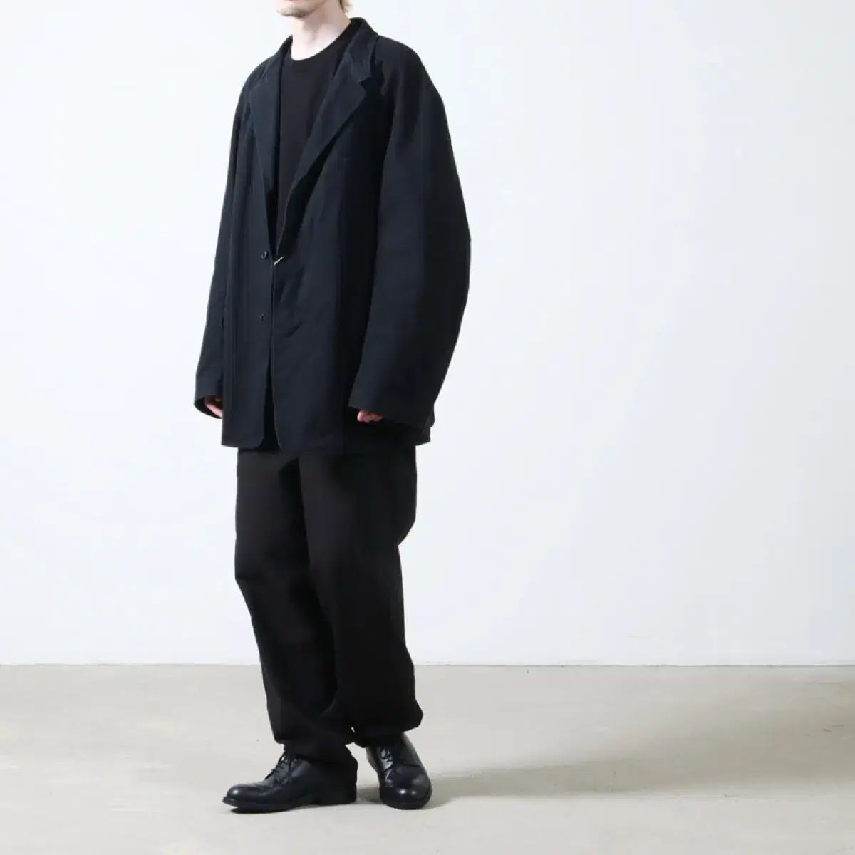 コモリ 25ss ブラック ドリル テーパード パンツ 1 サイズ - メルカリ
