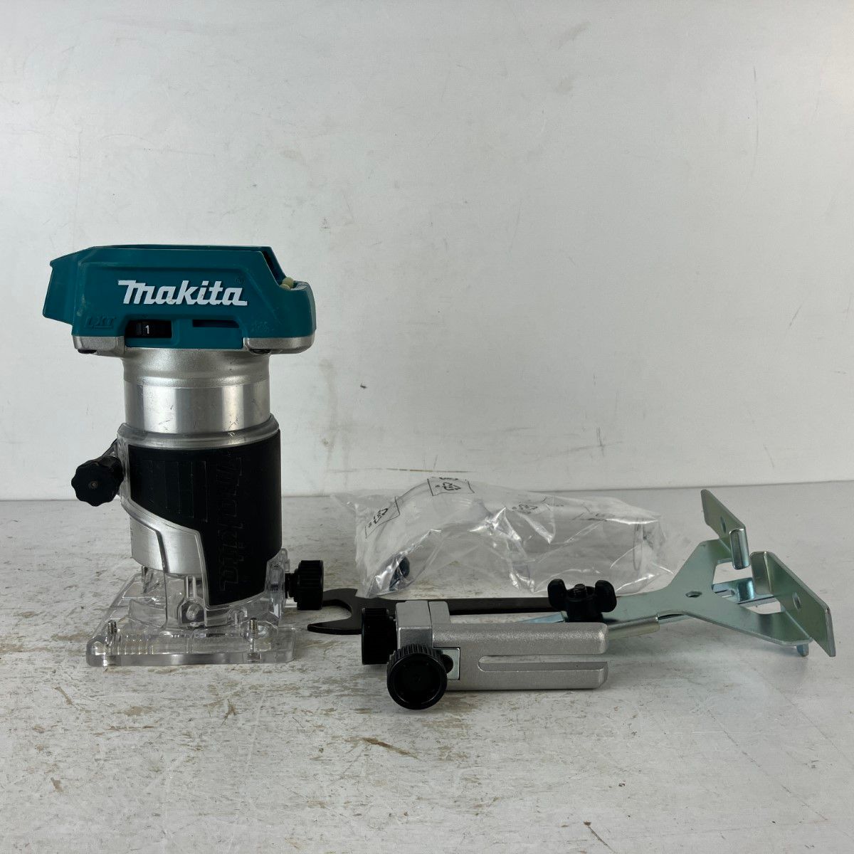 MAKITA マキタ 18v 充電式トリマ ガイド付 ※バッテリー、充電器無し 