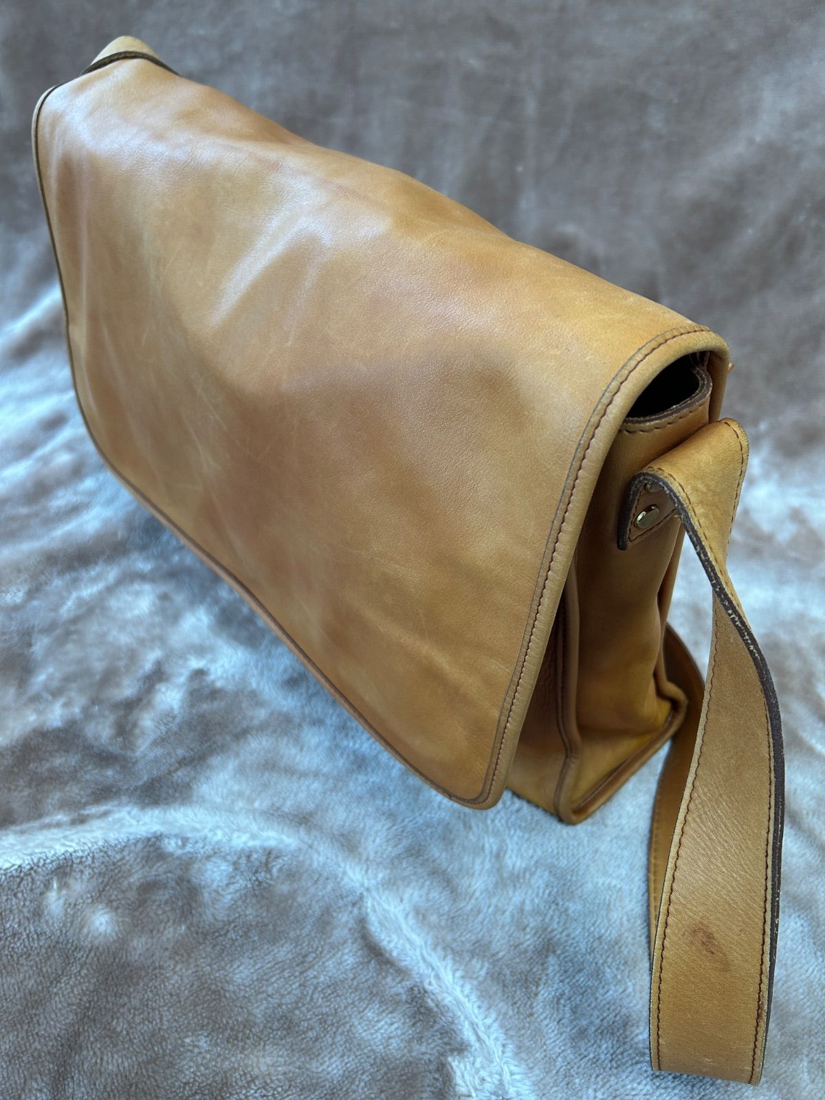 ソメスサドルSOMES SADDLEワンショルダーバッグワンショルダーバック クロスボディバッグ クロスボディバック 襷掛けバッグたすき掛けバッグ斜め掛けバッグ肩掛けバッグ鞄カバンかばんブラウン茶色キャメル本革レザー牛革冊子日本製国内製メイドインジャパン国産 ソメスサドルSOMESSADDLEワンショルダーバッグワンショルダーバック